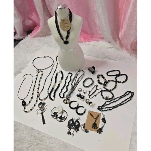 Jewelry Lot Classy Black Beauty Theme Clean Curated Bundle Free Gift - Picture 1 of 16